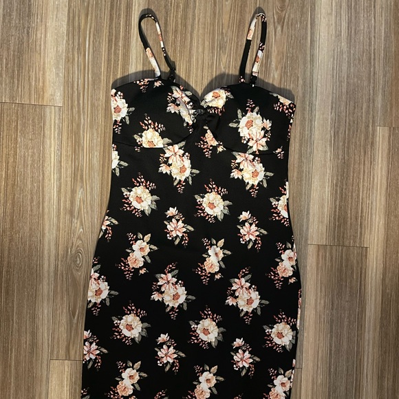 Women’s Dress Spaghetti Strap (Floral Design) - Picture 5 of 10